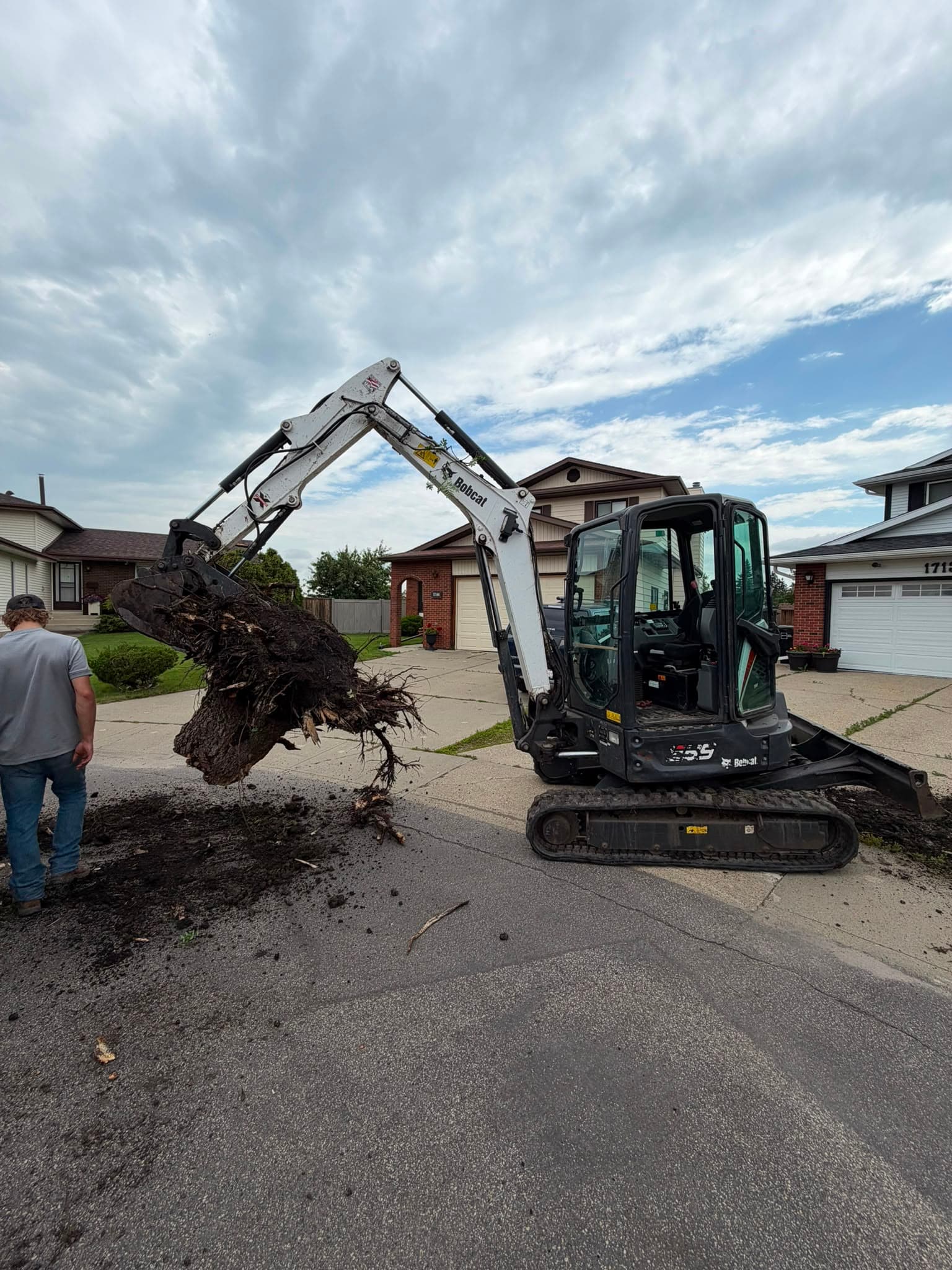 EXCAVATION & DIRT MOVING